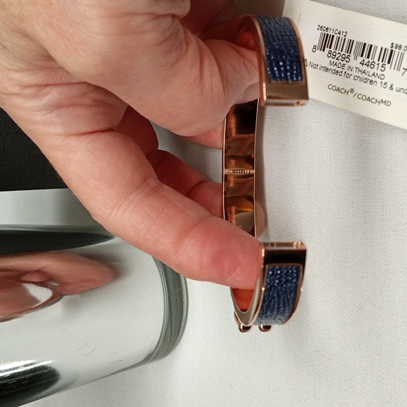 COACH ENAMEL BRACELET IN MIDNIGHT BLUE LEATHER WITH ROSE GOLD HARDWARE - Picture 8 of 12